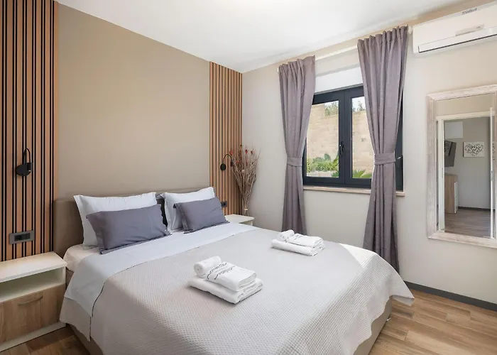 Emma On Island Pag For 14 Persons With Sea View, Wellness & Pool Heating Pag Town