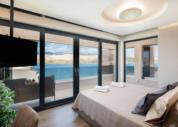 Emma On Island Pag For 14 Persons With Sea View, Wellness & Pool Heating וילה